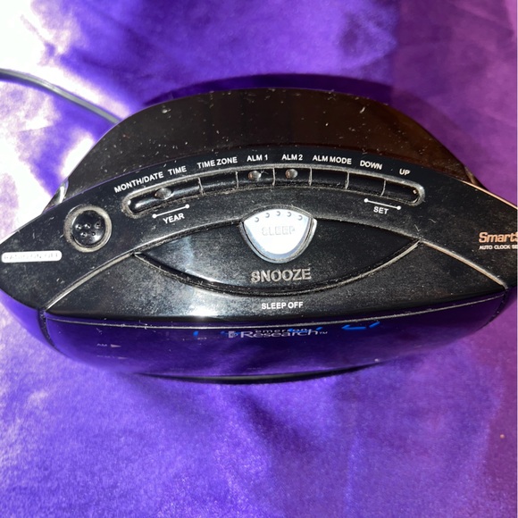 📌Emerson Research Smart Set Alarm Clock Radio - Picture 3 of 13